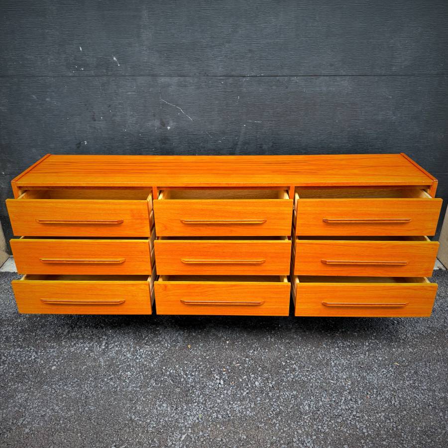 Mid century modern teak 9 drawer dresser — photograph 5 of 6