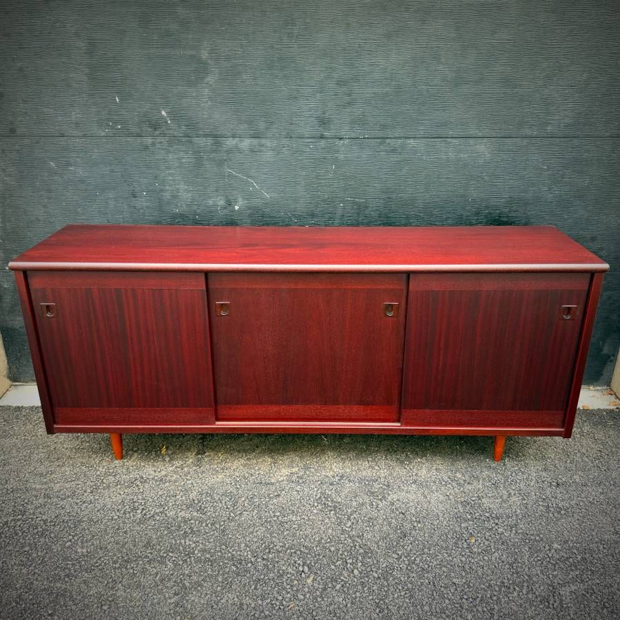 Mid century modern rosewood credenza — photograph 5 of 8