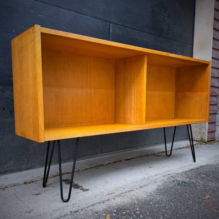 Mid century oak atomic LP shelving unit — photograph 2 of 5