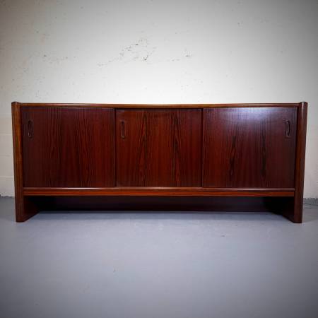 Beautiful danish modern rosewood credenza