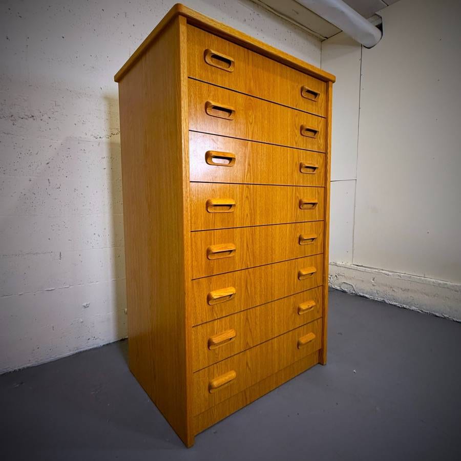 Extra large vintage mcm oak 8 drawer tall boy dresser — photograph 3 of 6
