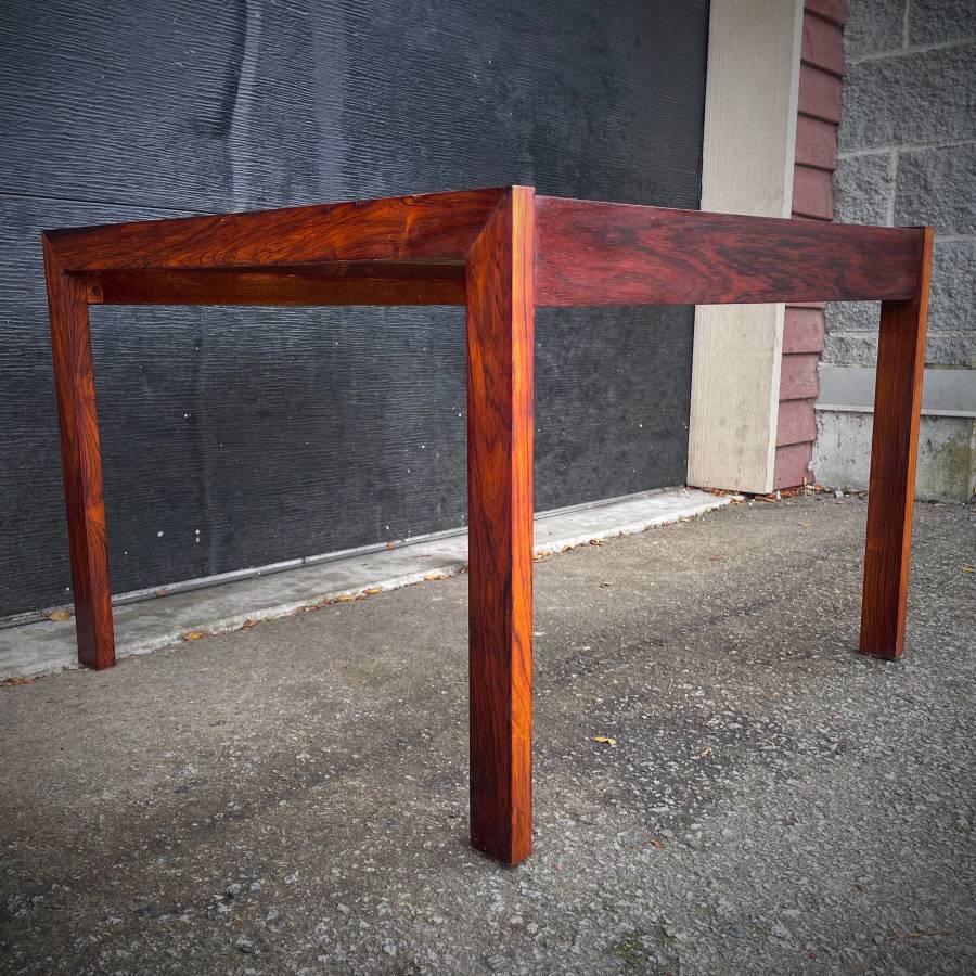 Mid century modern rosewood coffee table — photograph 4 of 6