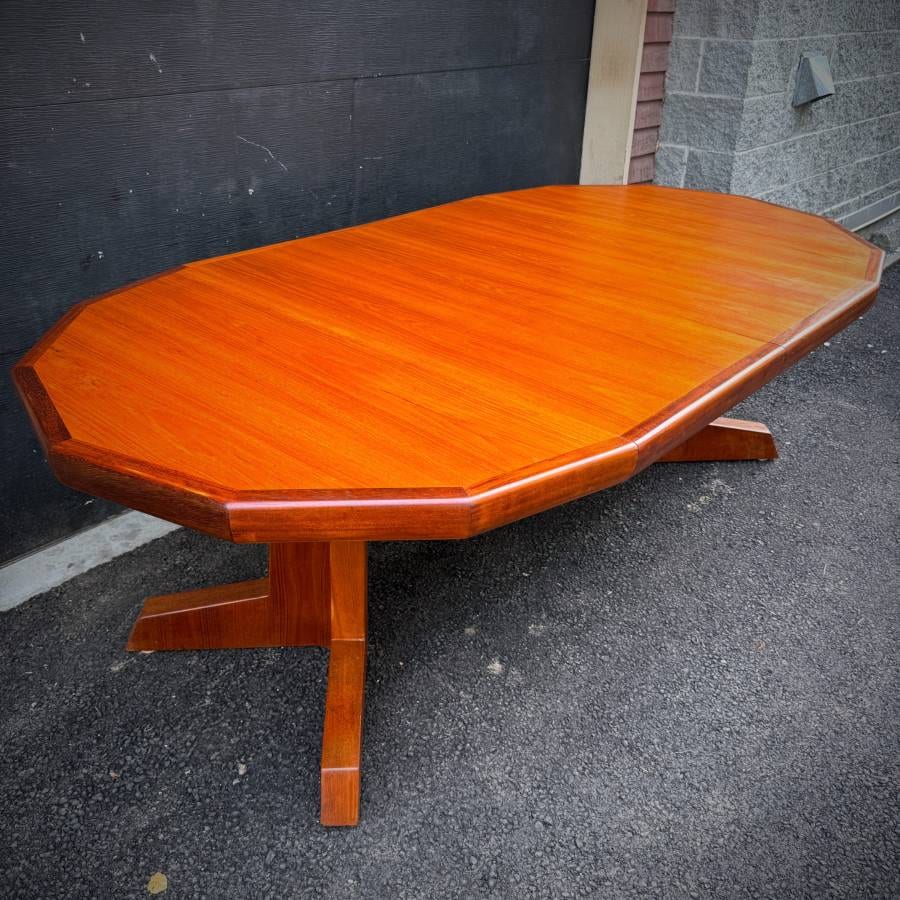 Mid century modern teak pedestal table — photograph 7 of 9