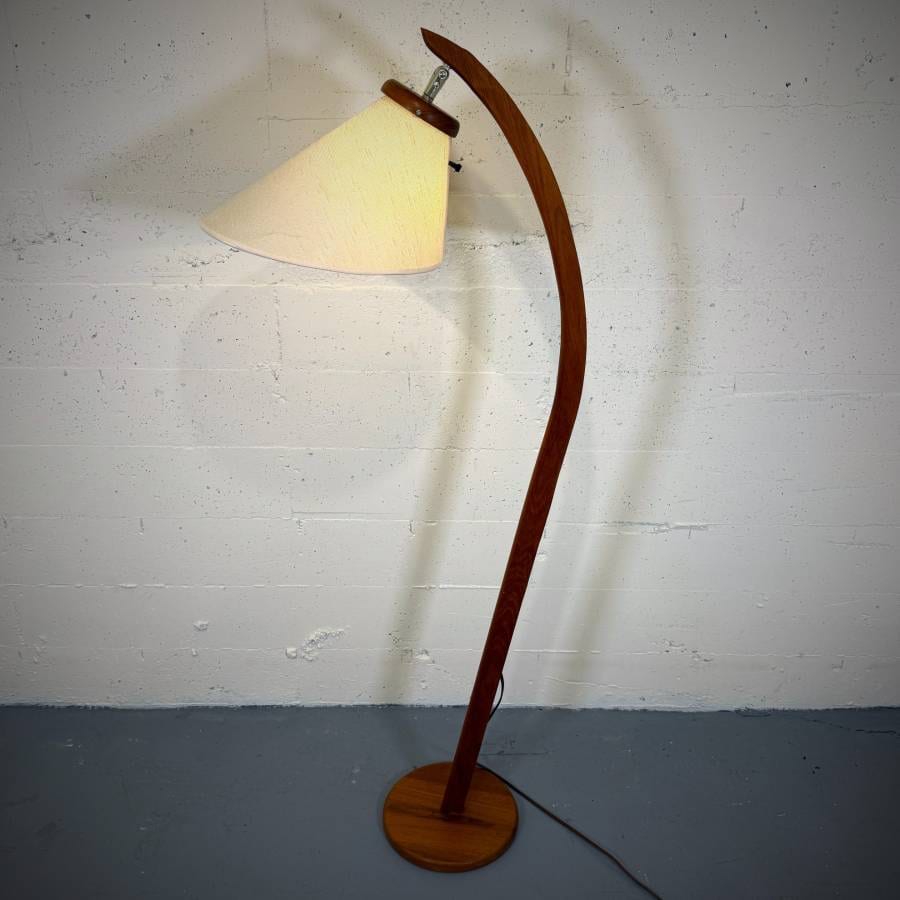 Mid century modern teak arc floor lamp — photograph 2 of 7