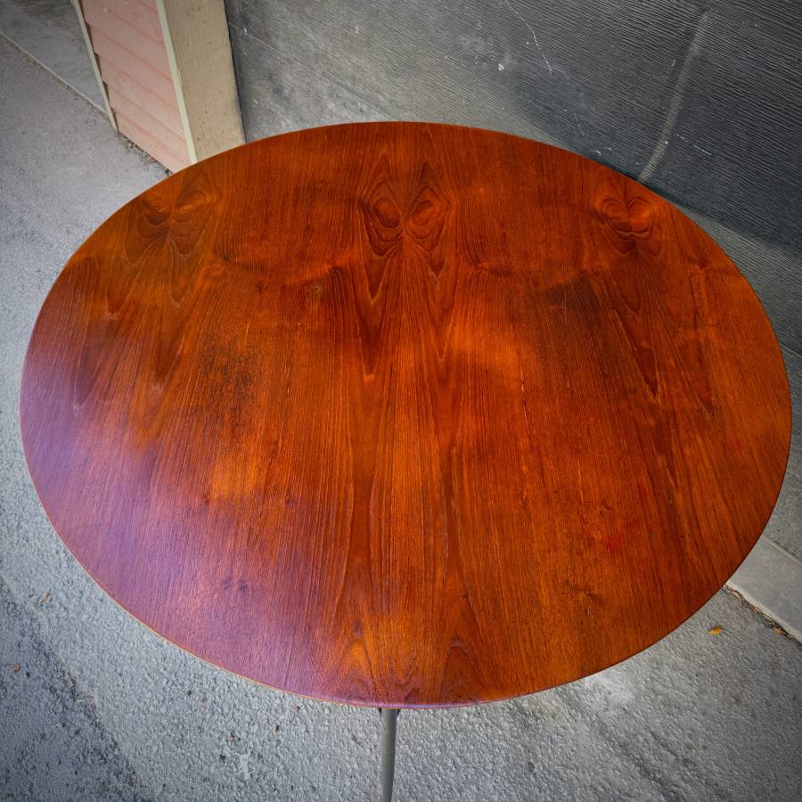 Beautiful Arne Jacobsen danish modern vintage teak dining table — photograph 6 of 7