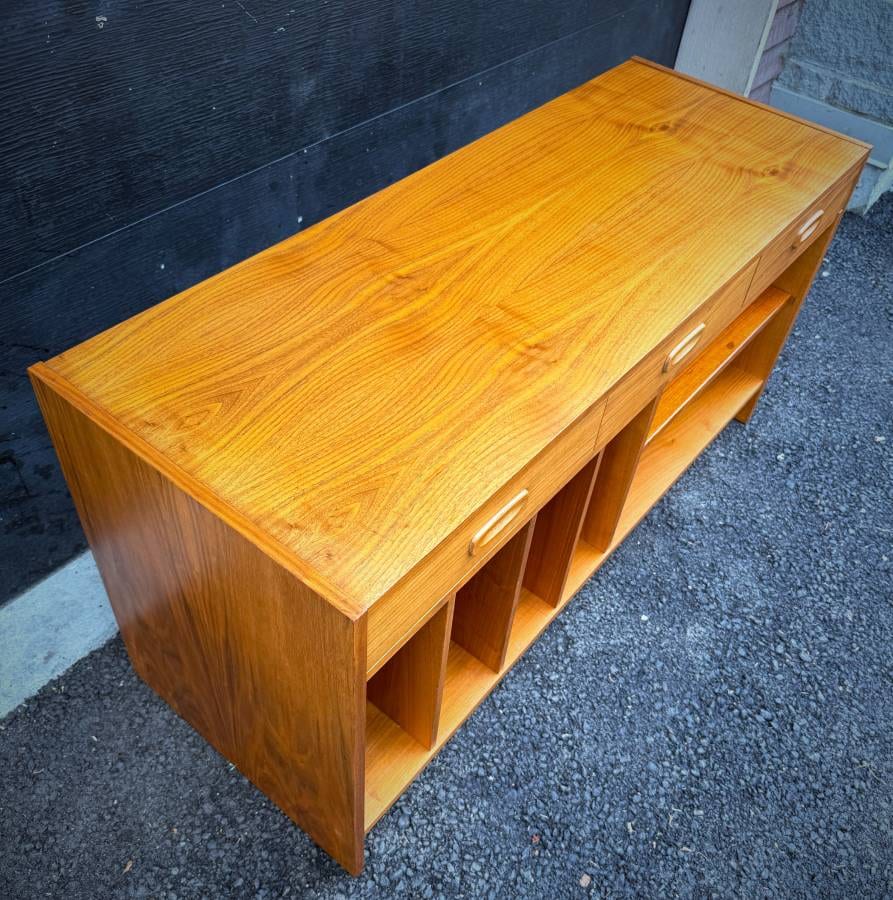 Beautiful danish modern teak extendable stereo cabinet — photograph 5 of 10