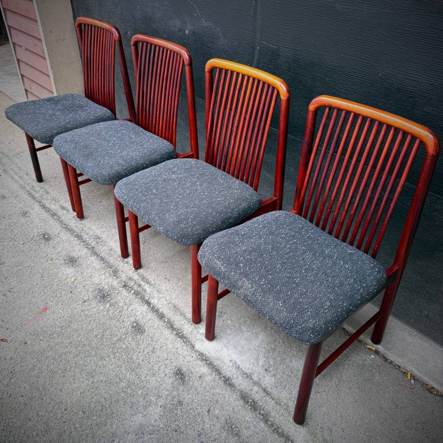 Set of 4 Mid century modern rosewood dining chairs — photograph 5 of 7