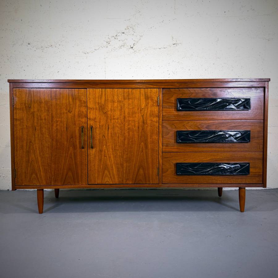 Mid century modern walnut credenza — photograph 2 of 8