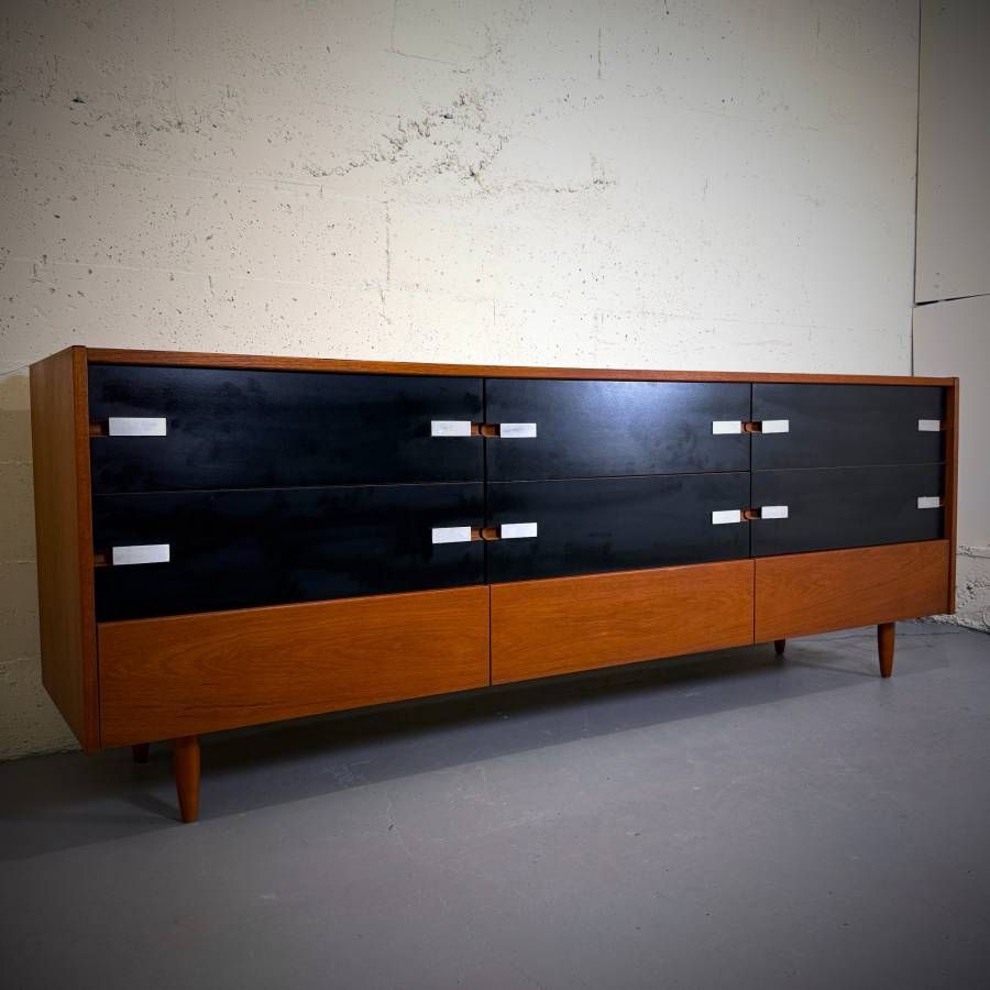 Mid century modern teak 9 drawer dresser — photograph 3 of 6