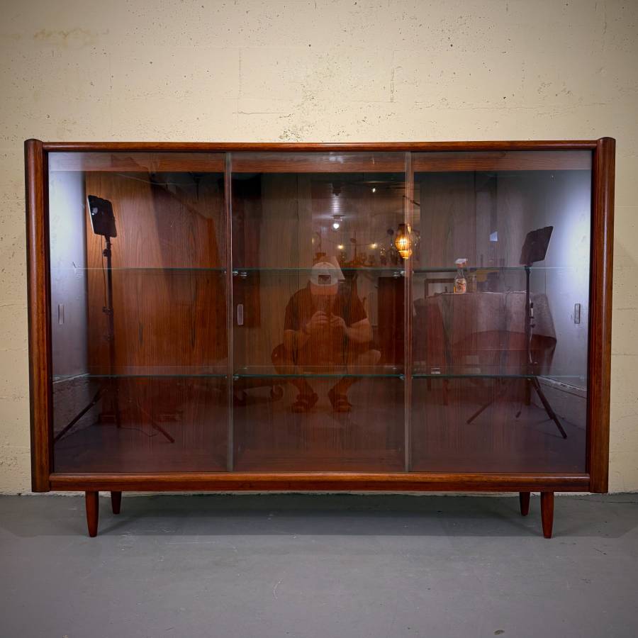 Mid century modern danish rosewood and glass cabinet with lights — photograph 2 of 7