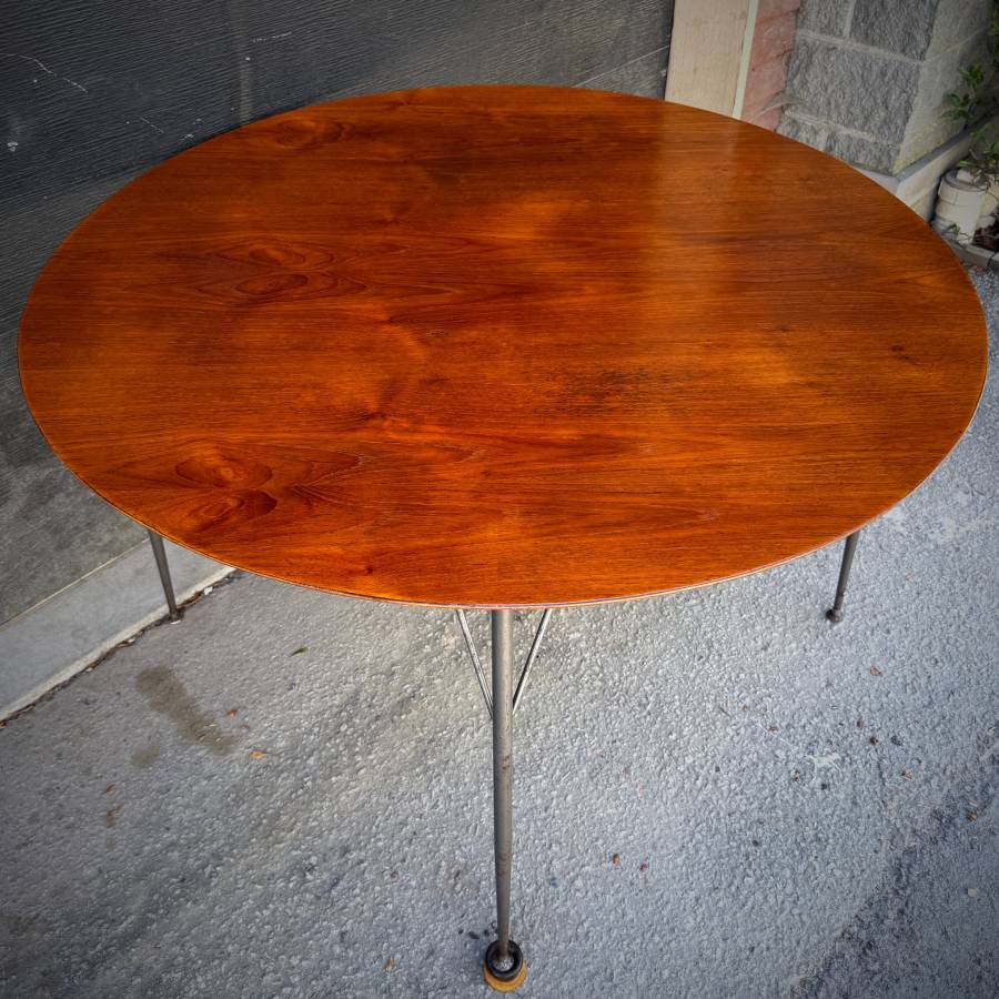 Beautiful Arne Jacobsen danish modern vintage teak dining table — photograph 5 of 7