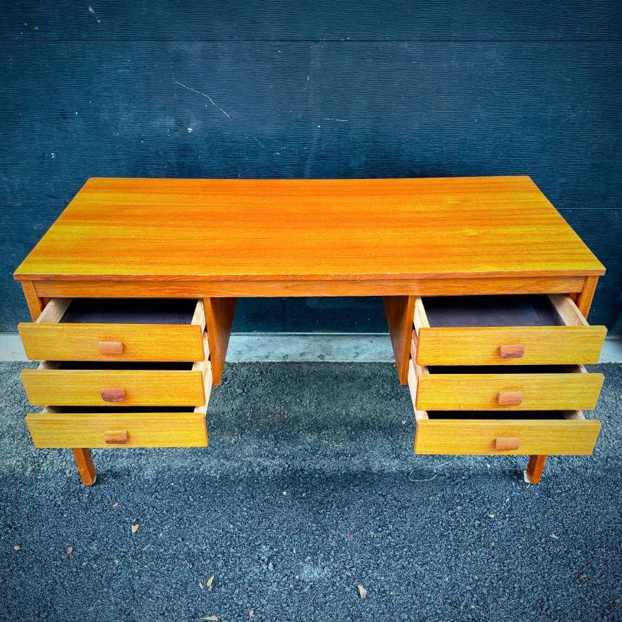 Mid century danish modern teak 6 drawer desk — photograph 5 of 6