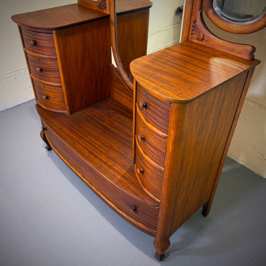 Stunning refinished vintage walnut vanity dresser with mirror — photograph 7 of 9