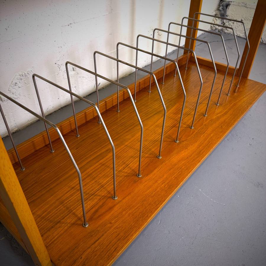 Mid century modern teak stereo LP cabinet — photograph 6 of 8