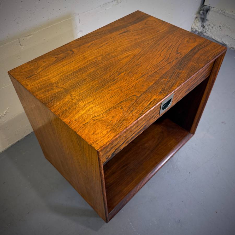 Beautiful rosewood danish modern bedside table — photograph 5 of 5