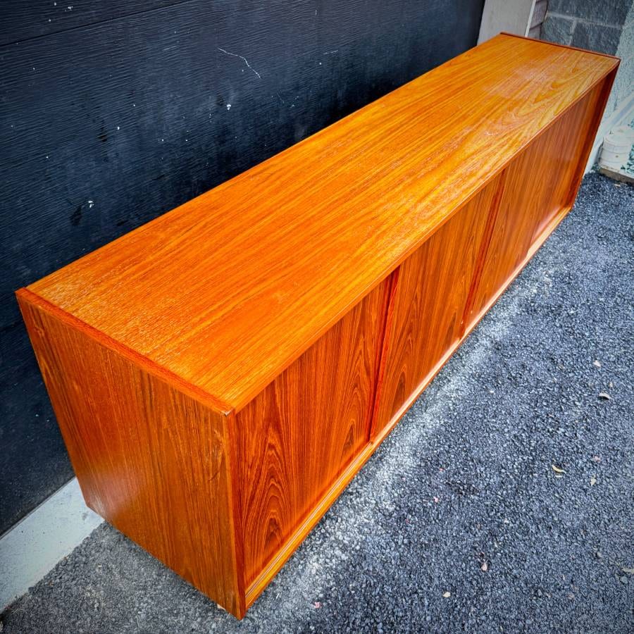 Beautiful extra long mid century modern teak four drawer credenza — photograph 4 of 9