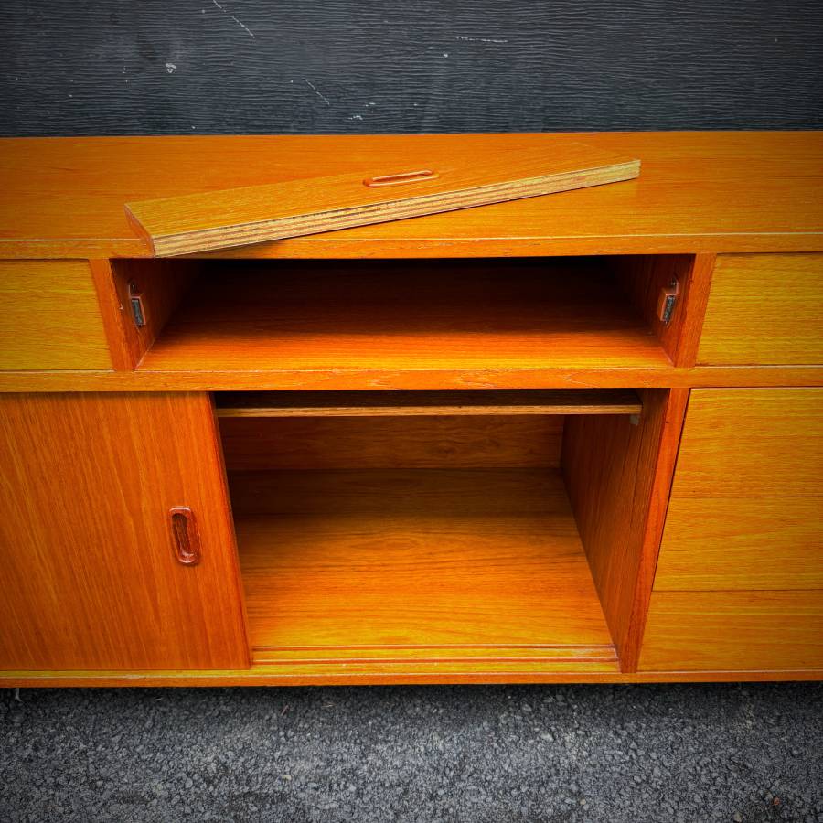 Mid century modern teak credenza — photograph 6 of 8