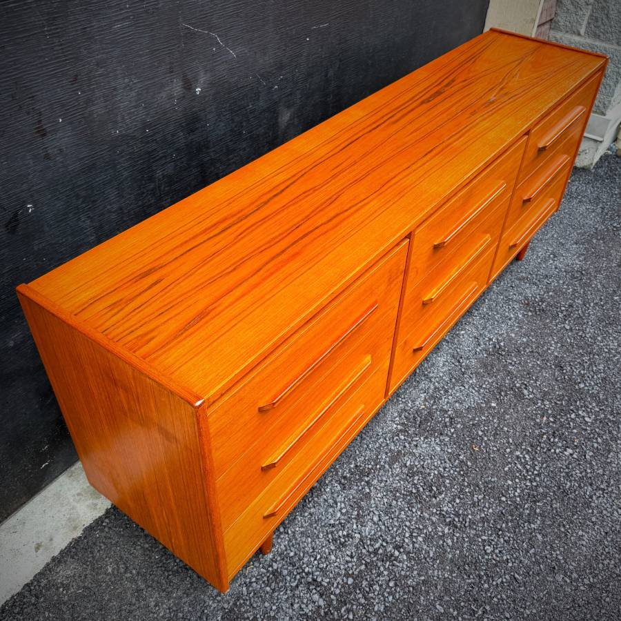 Mid century modern teak 9 drawer dresser — photograph 6 of 6