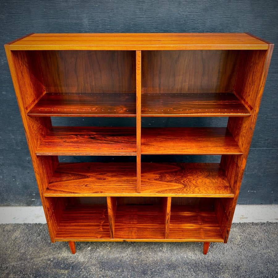 Mid century modern danish rosewood shelving unit — photograph 4 of 5