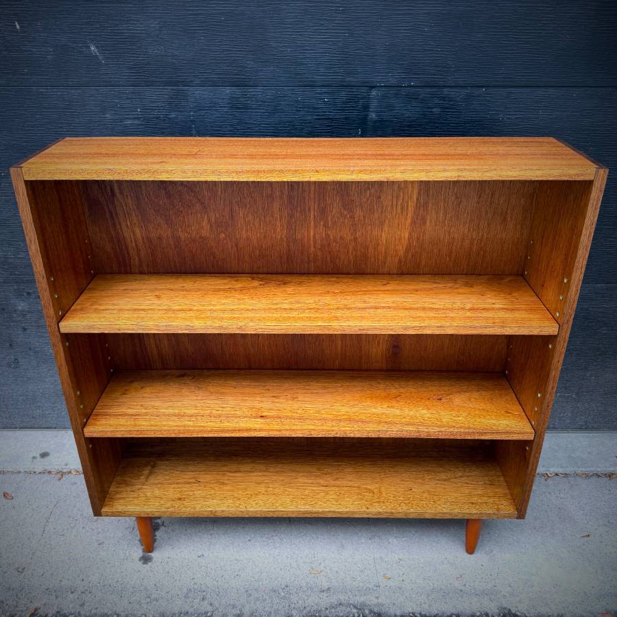 Rare solid mahogany mcm compact shelving unit — photograph 4 of 6
