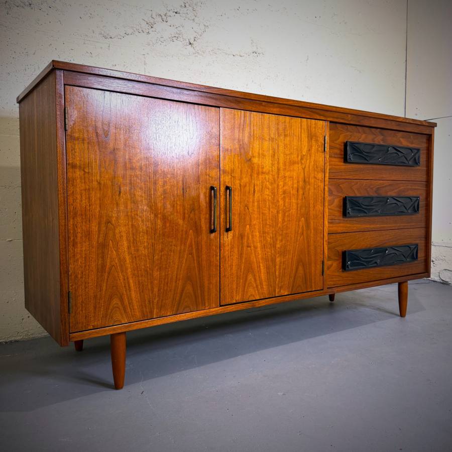 Mid century modern walnut credenza — photograph 3 of 8