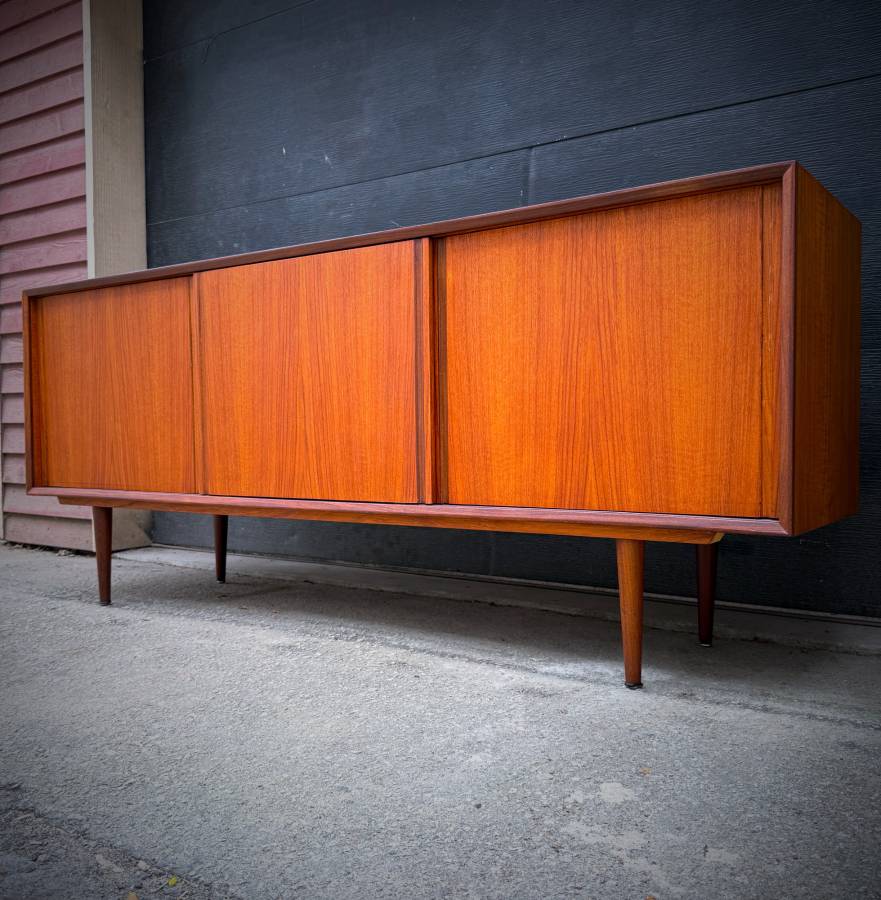 Stunning mid century modern teak credenza by RS and Associates — photograph 3 of 9