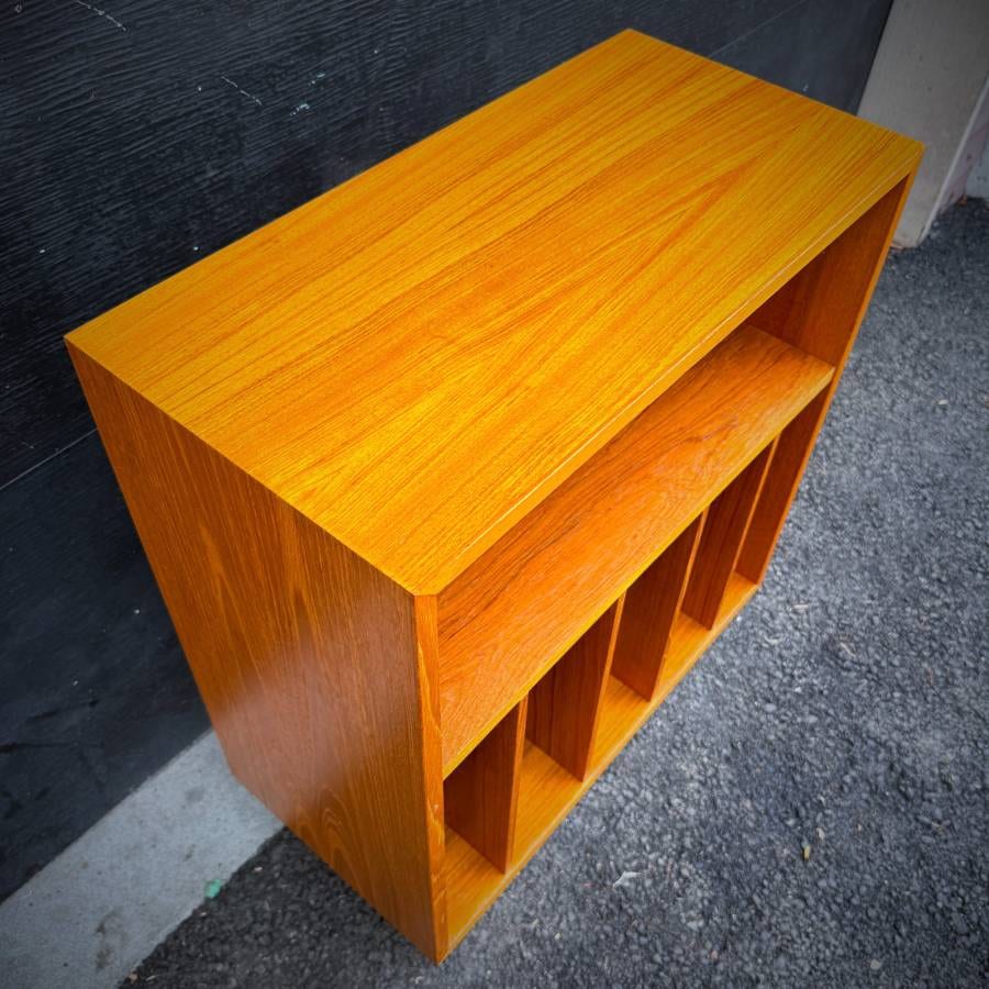 Compact mcm teak LP shelving unit — photograph 5 of 5