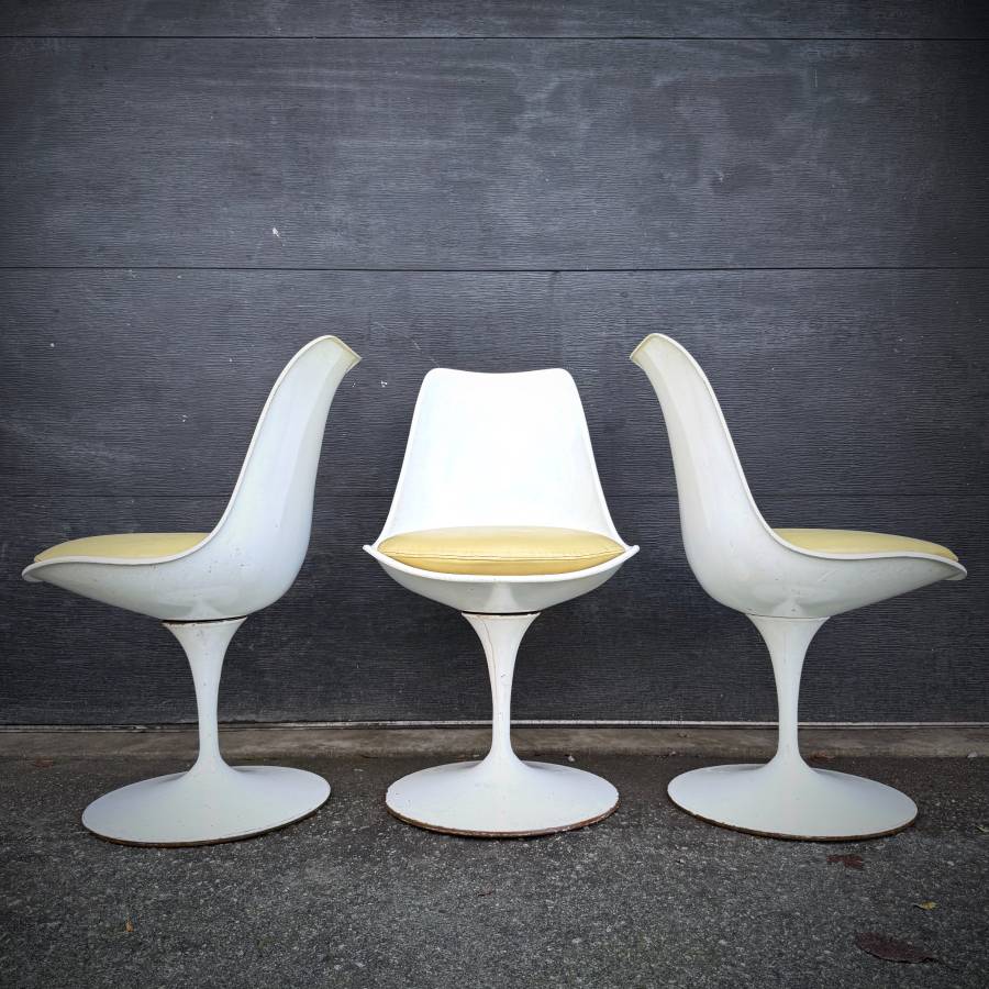 1960s Mcm Eero Saarinen style dining chairs — photograph 6 of 13
