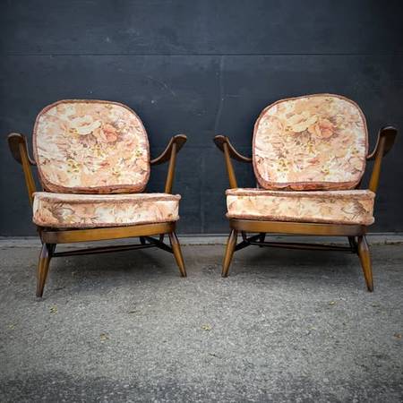 Pair of mid century modern lounge chairs and ottoman by Ercol