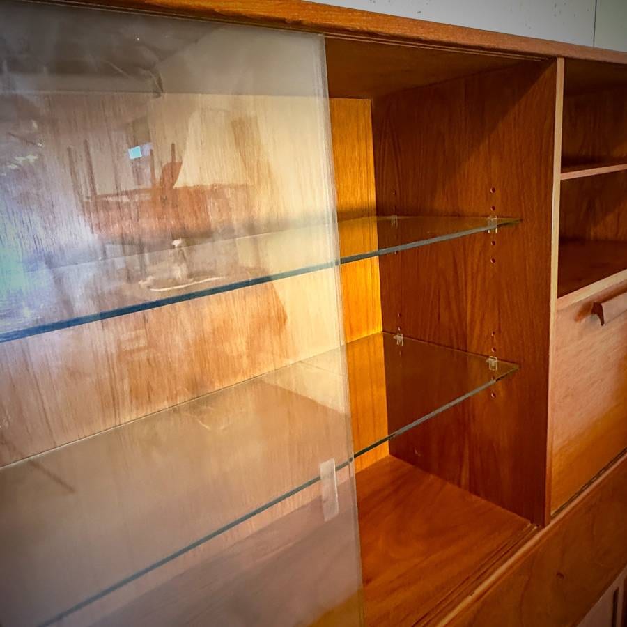 Stunning mid century modern teak hutch credenza — photograph 7 of 10