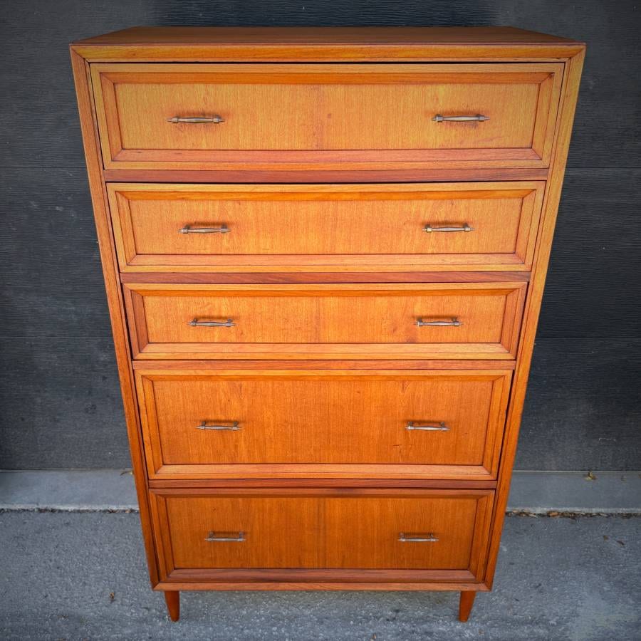 Beautiful extra large mid century modern dresser — photograph 3 of 7
