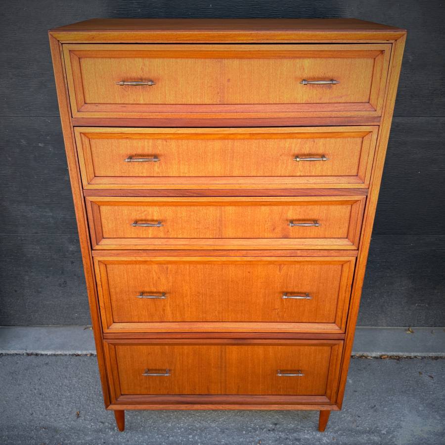 Beautiful extra large mid century modern dresser — photograph 3 of 7