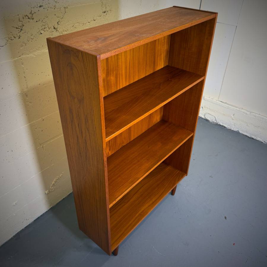 Compact mid century modern teak shelving unit — photograph 5 of 5