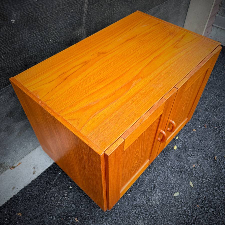 Compact mid century modern teak credenza — photograph 5 of 6