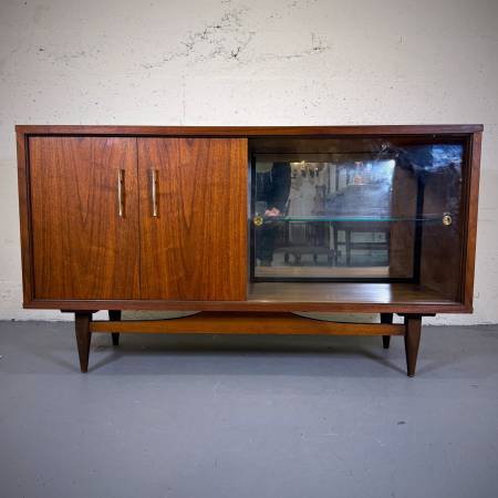 Beautiful mid century modern walnut and glass credenza