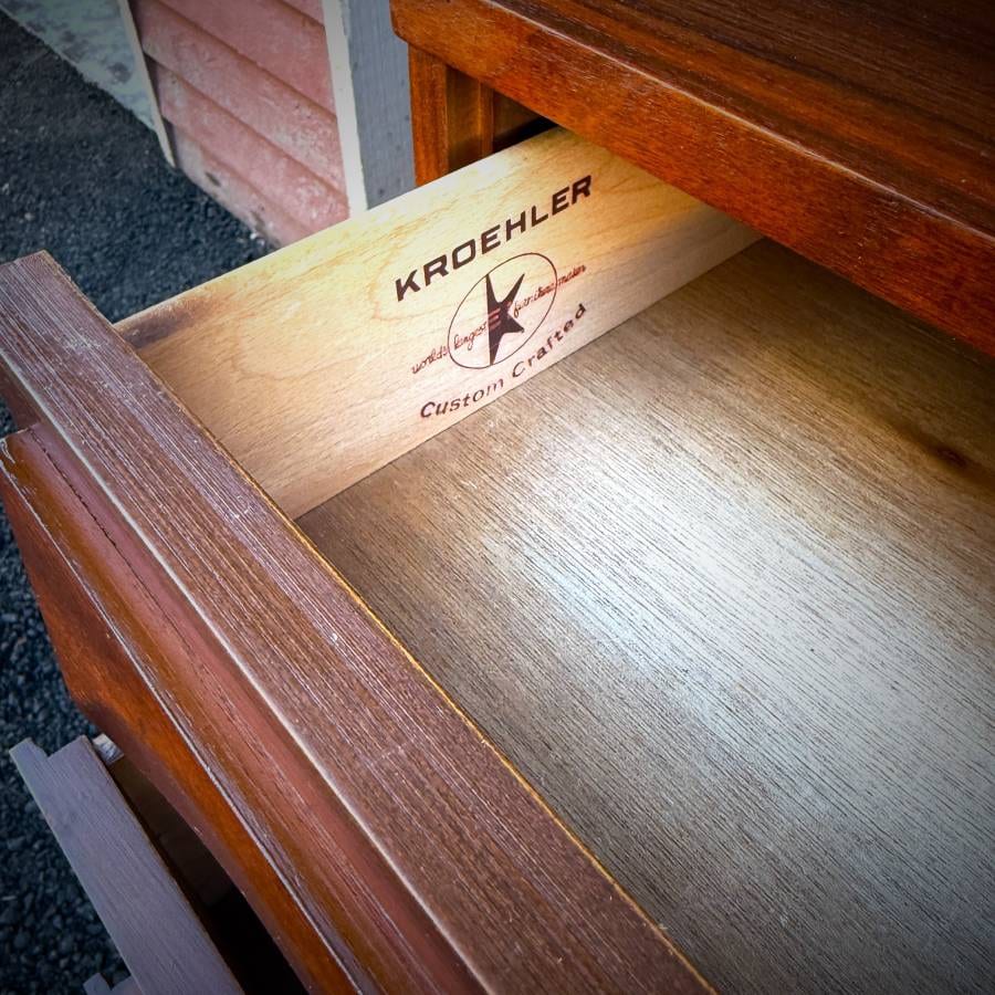 Stunning refinished mid century modern walnut 9 drawer dresser — photograph 7 of 7