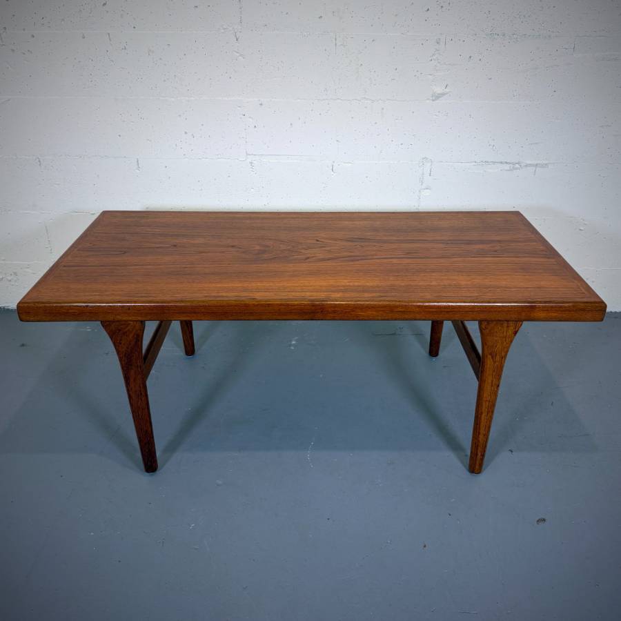Beautiful danish modern teak coffee table — photograph 2 of 5