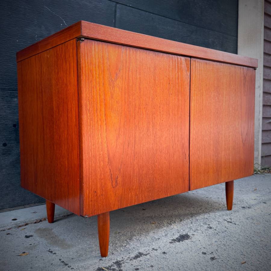 Mid century modern compact teak credenza — photograph 3 of 7