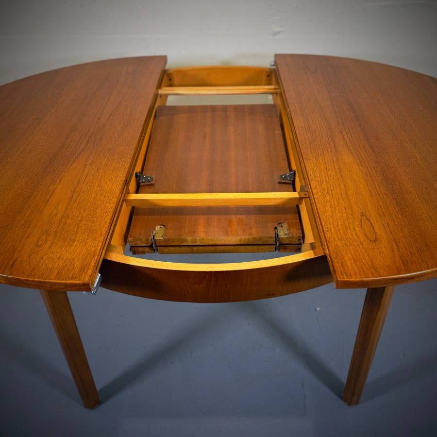 Mid century modern 1960s teak dining table from the UK — photograph 3 of 6