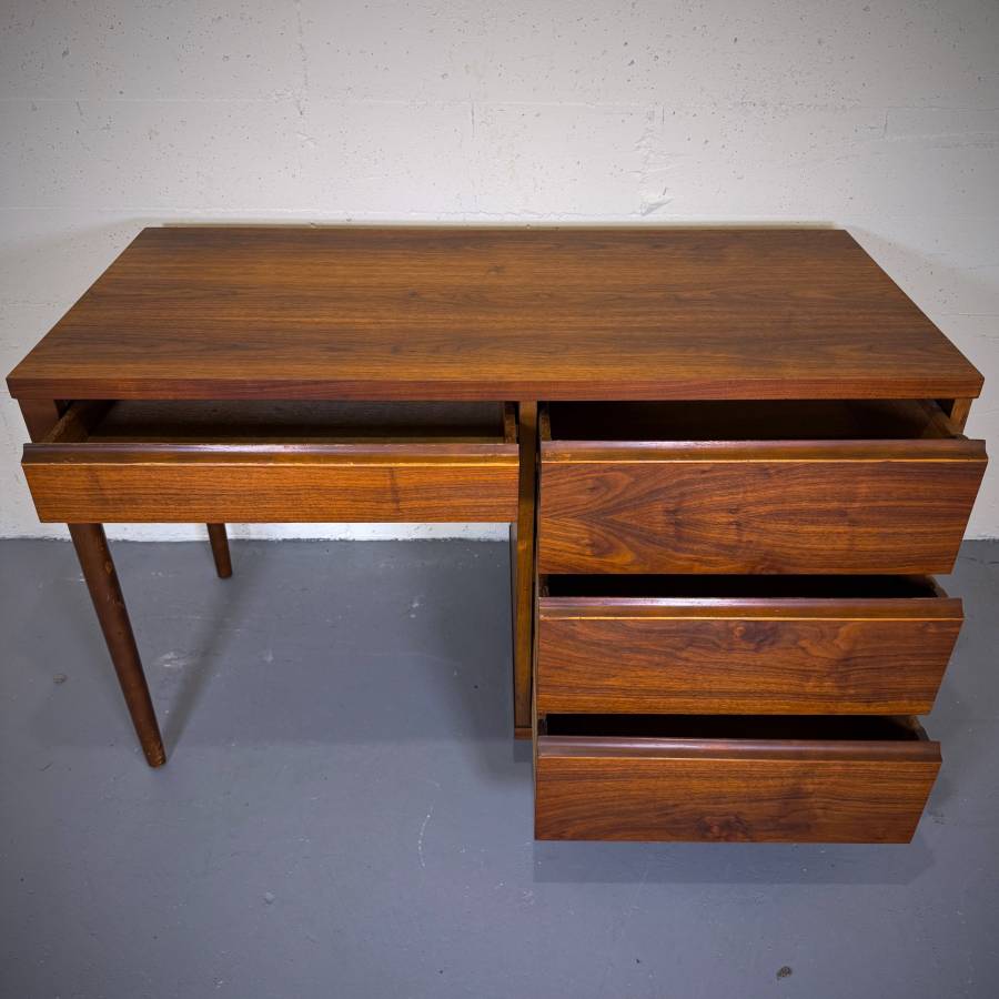 Mid century modern compact walnut desk — photograph 5 of 6