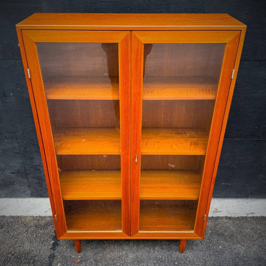 Beautiful danish modern teak and glass cabinet by Drylund — photograph 4 of 6
