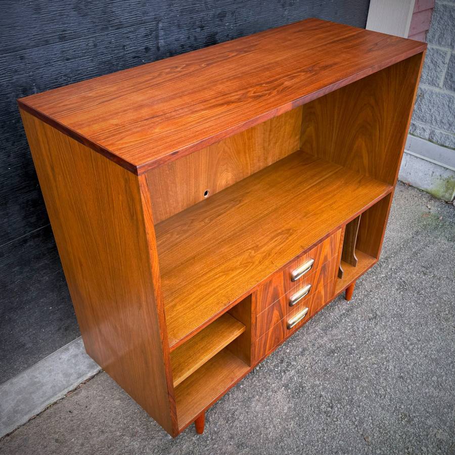 Mid century modern walnut shelving unit — photograph 5 of 5