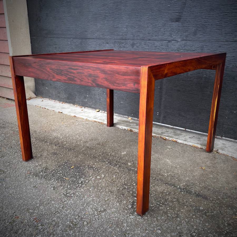 Mid century modern rosewood coffee table — photograph 6 of 6