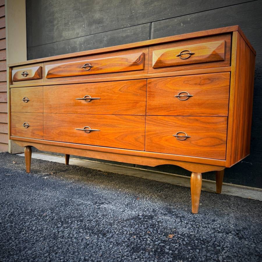 Stunning refinished mid century modern walnut 9 drawer dresser — photograph 2 of 7