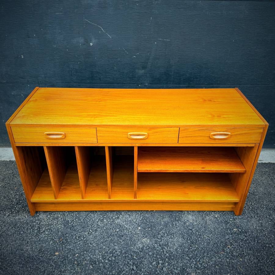 Beautiful danish modern teak extendable stereo cabinet — photograph 4 of 10