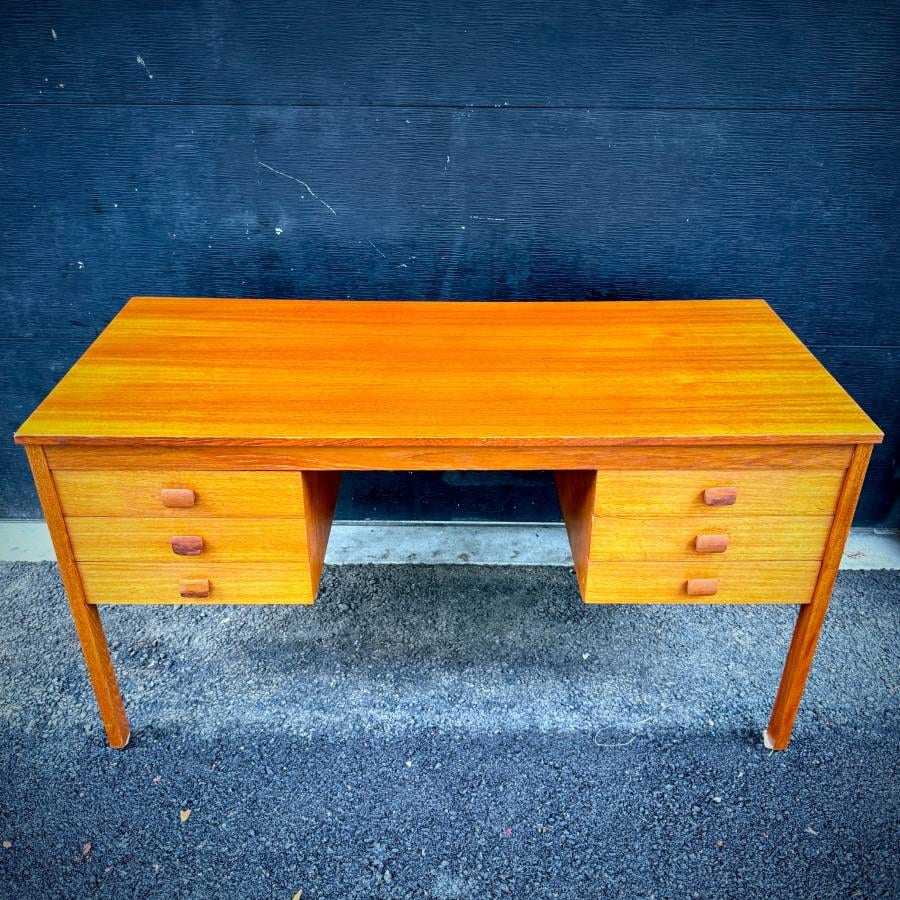 Mid century danish modern teak 6 drawer desk — photograph 4 of 6