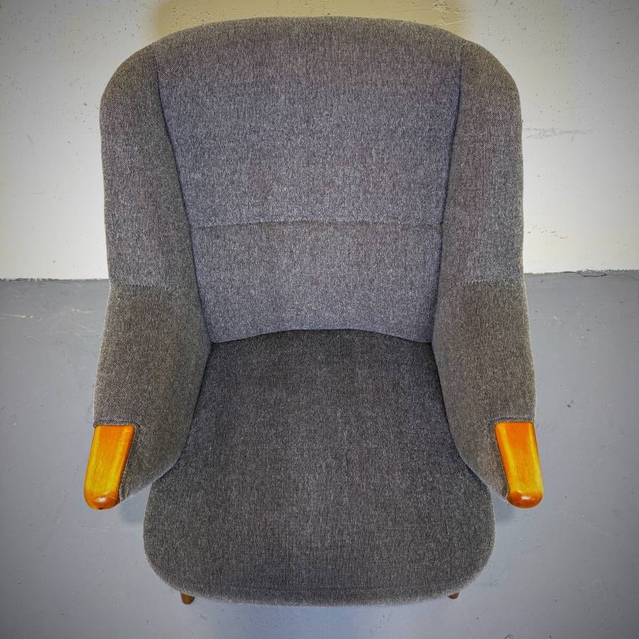 Mid century modern Hans Wegner style sofa chair — photograph 6 of 7
