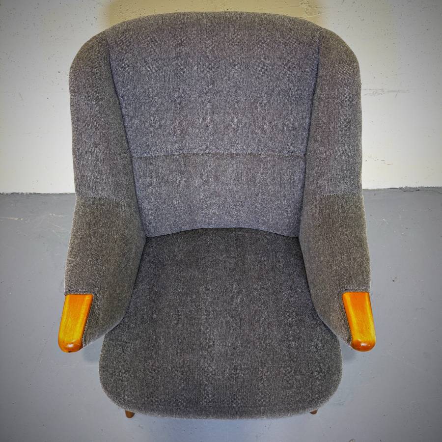 Mid century modern Hans Wegner style sofa chair — photograph 6 of 7