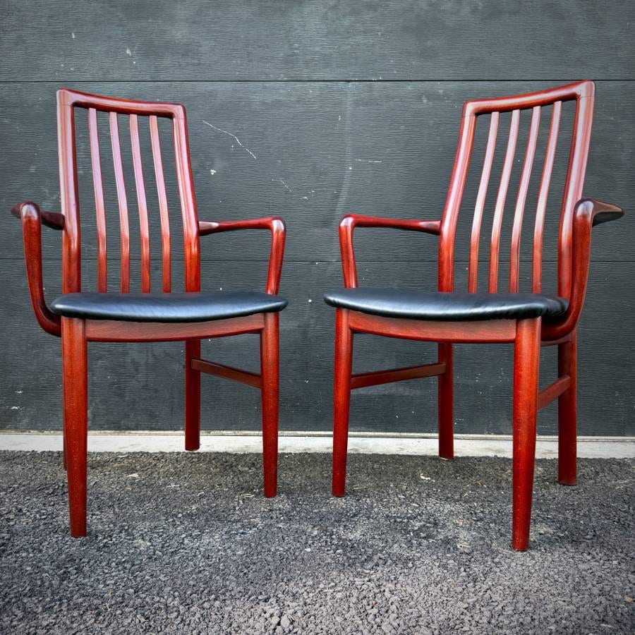 Beautiful vintage danish modern rosewood dining chairs — photograph 9 of 13