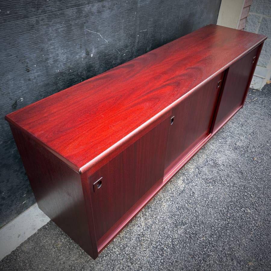 Mid century modern rosewood credenza — photograph 4 of 8